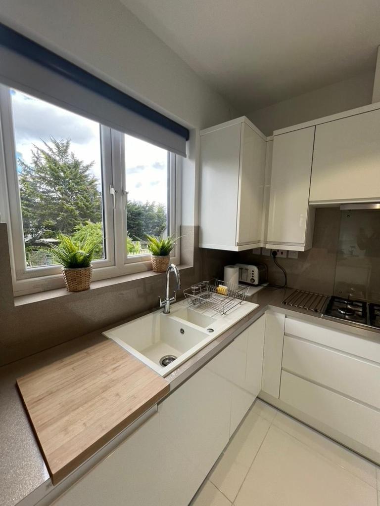 Zenobia London Luxury Apartments Финчли Экстерьер фото