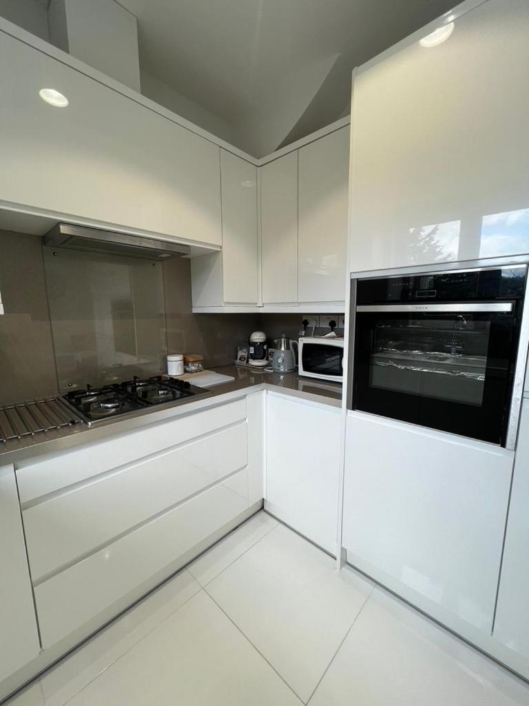 Zenobia London Luxury Apartments Финчли Экстерьер фото