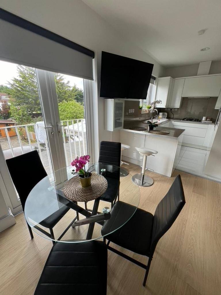 Zenobia London Luxury Apartments Финчли Экстерьер фото