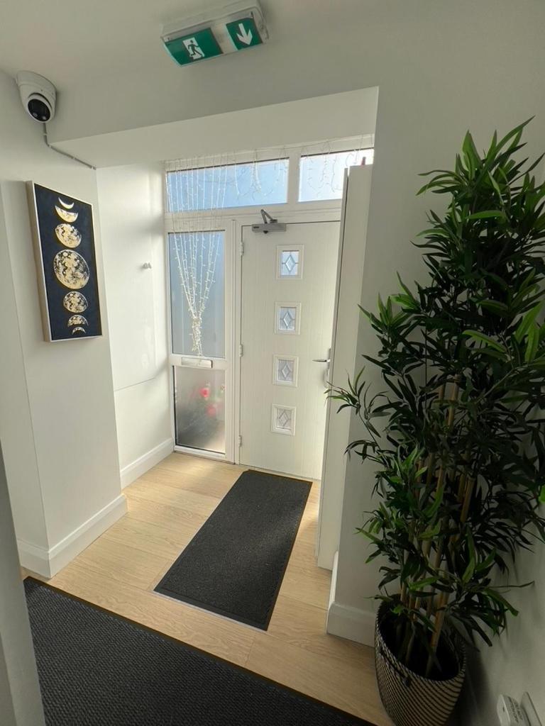 Zenobia London Luxury Apartments Финчли Экстерьер фото