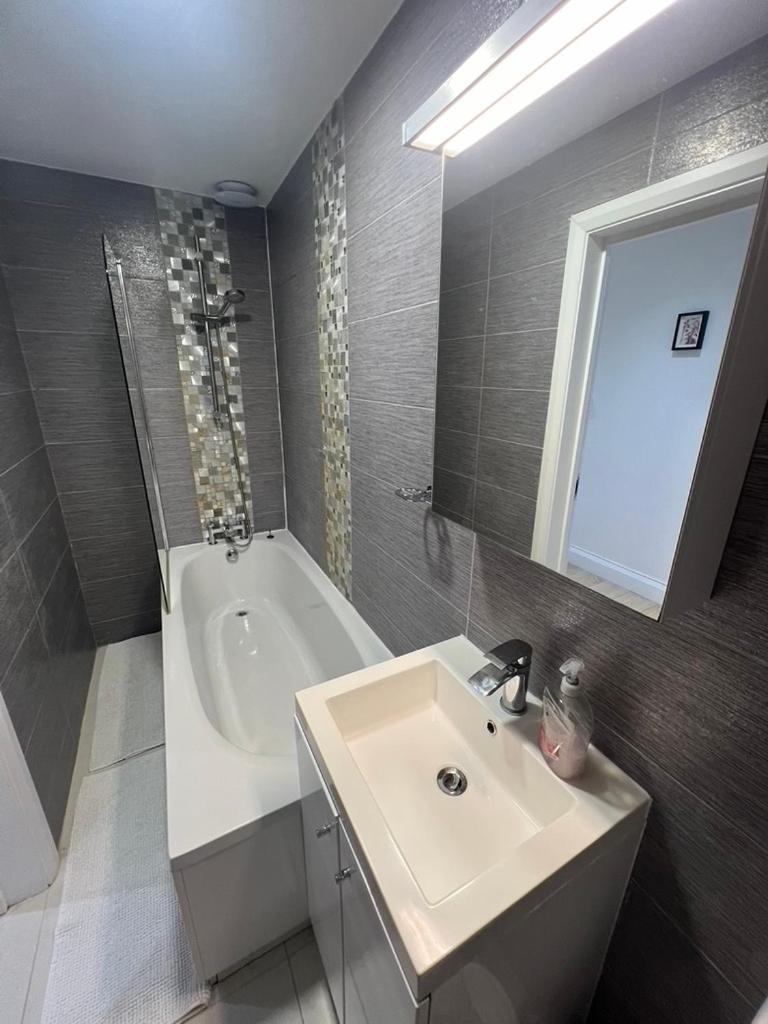Zenobia London Luxury Apartments Финчли Экстерьер фото