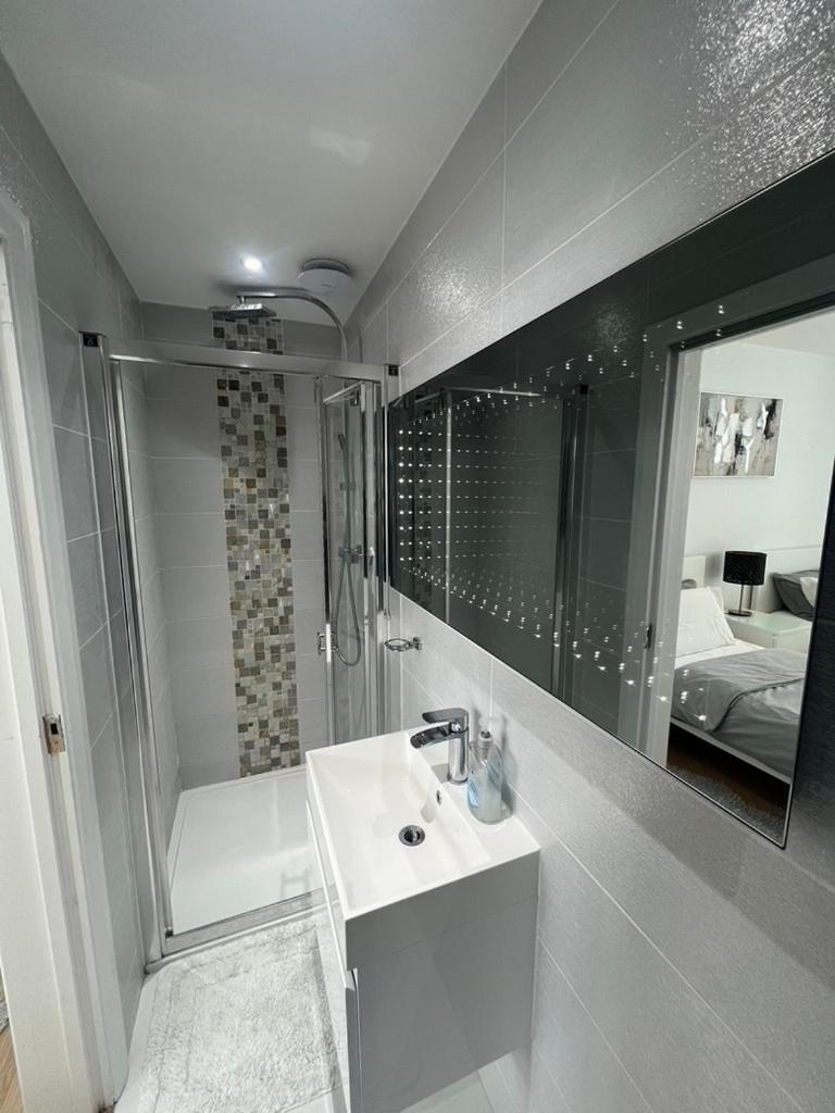 Zenobia London Luxury Apartments Финчли Экстерьер фото