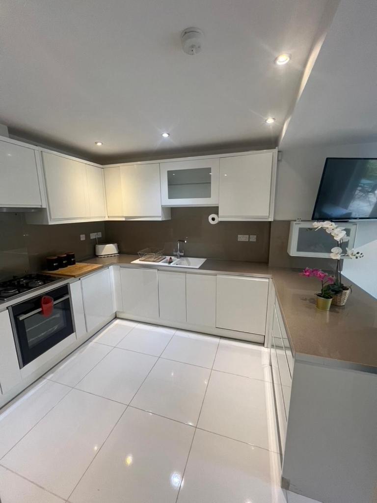 Zenobia London Luxury Apartments Финчли Экстерьер фото
