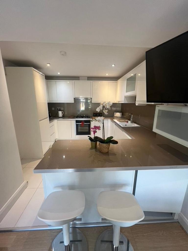 Zenobia London Luxury Apartments Финчли Экстерьер фото