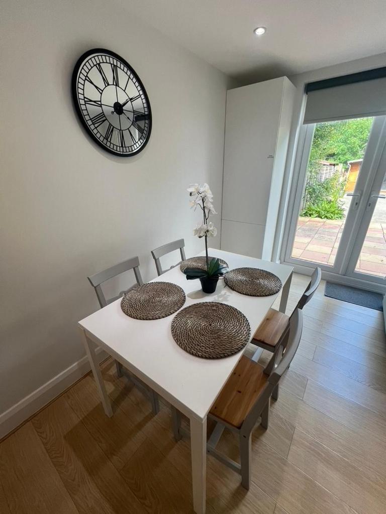 Zenobia London Luxury Apartments Финчли Экстерьер фото